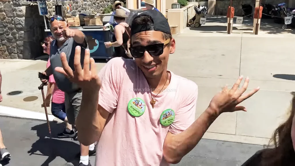 JoJO Crichton giving away Fastpasses