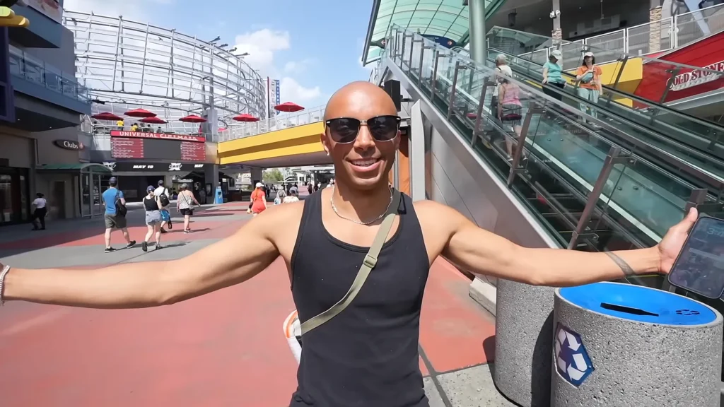 Jete (Jason Jeter, aka showmelovejete) at Universal Studios